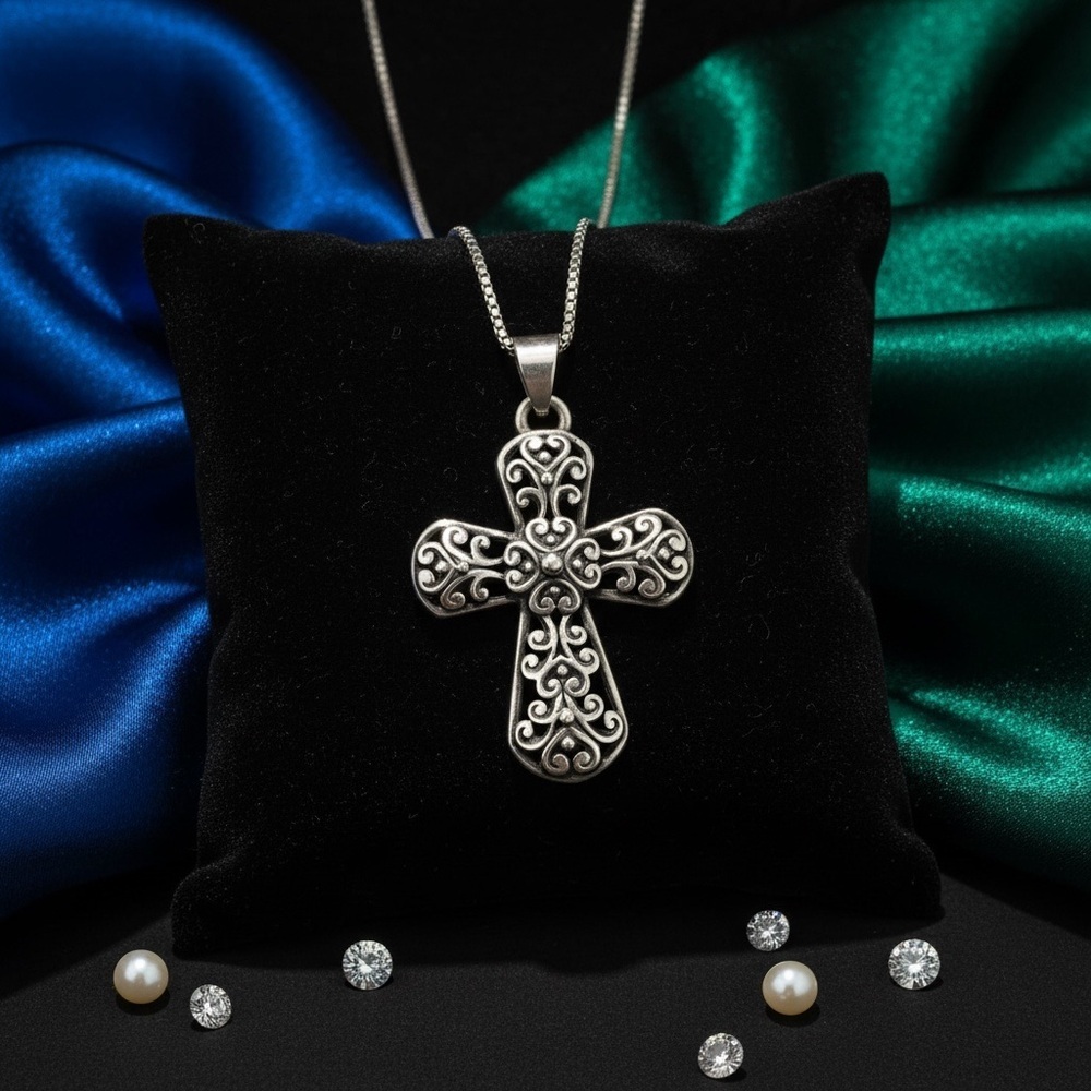 Elegant Silver Cross Pendant Necklace signed and stamped”AGI” Matinee length 20‌